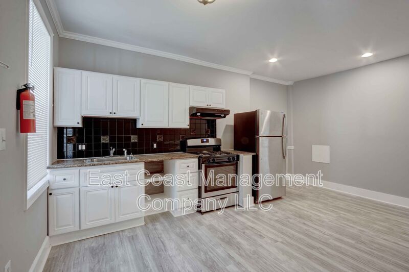 Primary Photo - 1605 N Warwick Ave
