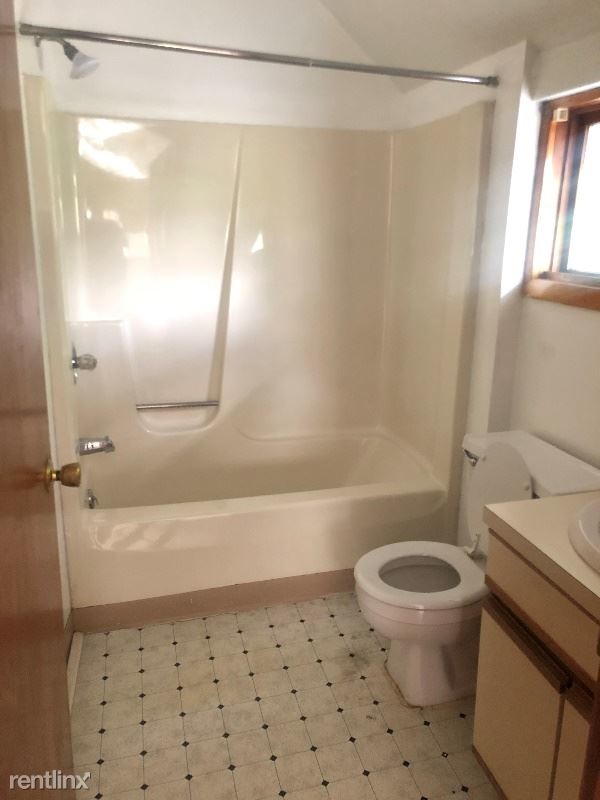 Building Photo - 1 br, 1 bath Apartment - 15 VINE ST