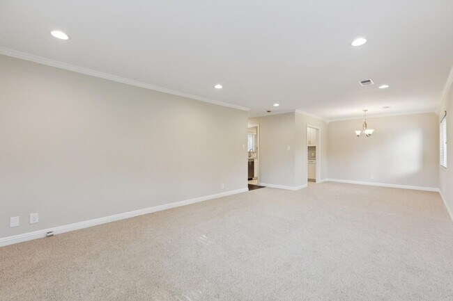 Foto del edificio - Remodeled 2 Bedroom in Downtown Palo Alto with Central A/C!