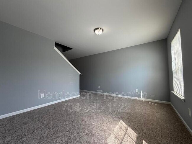 Building Photo - 9025 Sharpes Cir