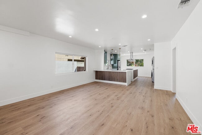 Building Photo - 238 Thorne St