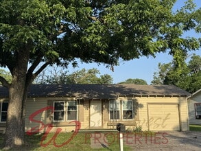 Building Photo - 1240 N Garfield Ave