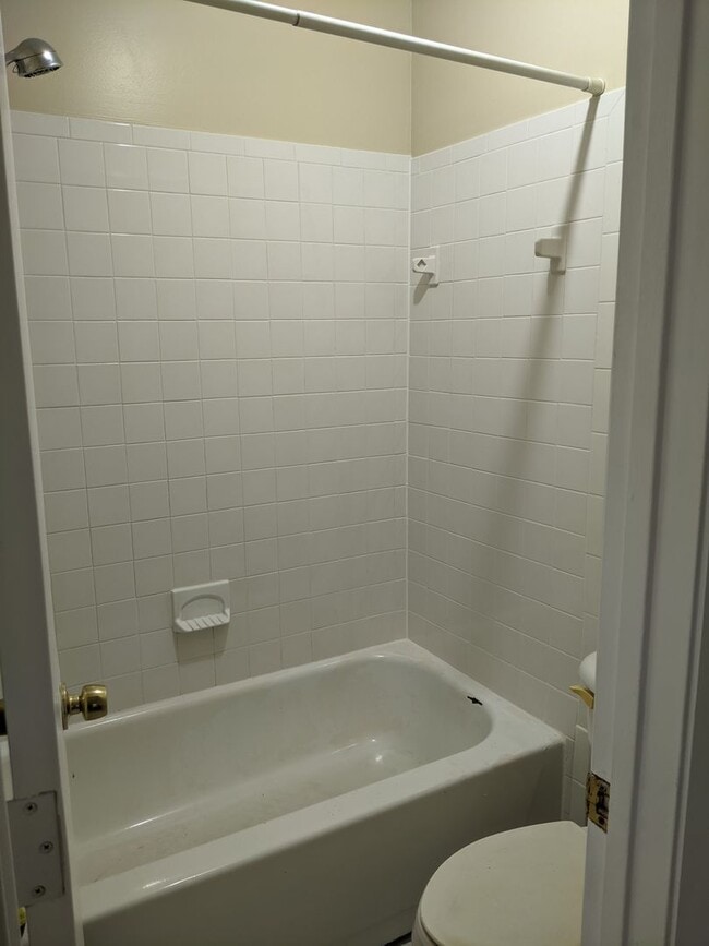 Building Photo - Oakwood Villas - Two Bedroom Two Bath Townhouse