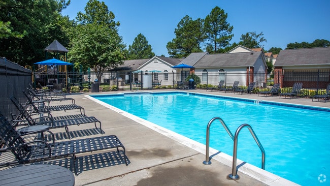 Building Photo - The Townes At Jones Run