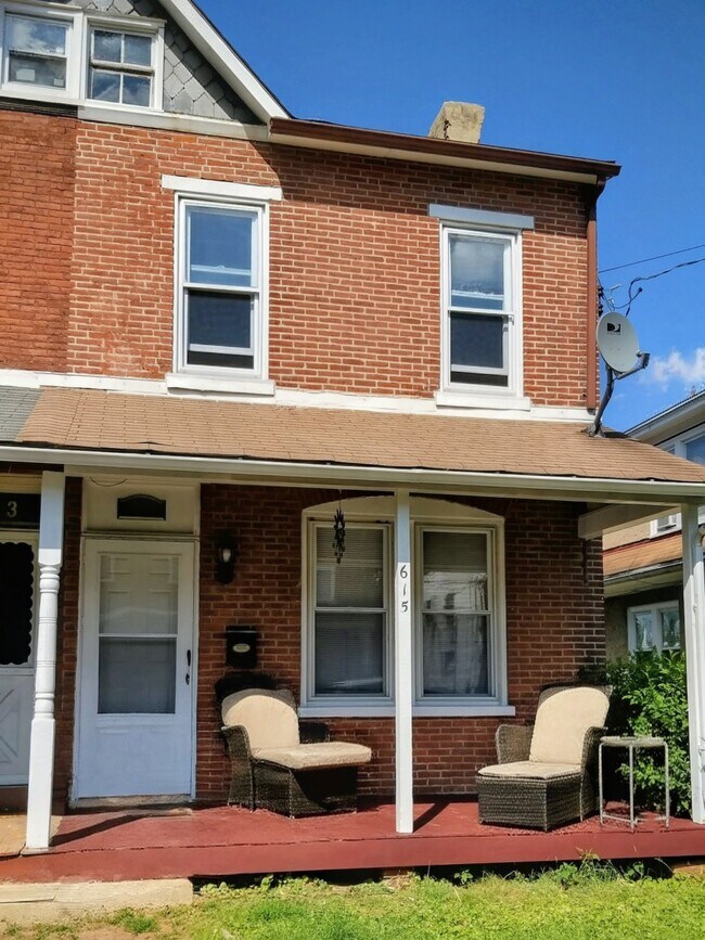 Building Photo - 615 S Matlack St