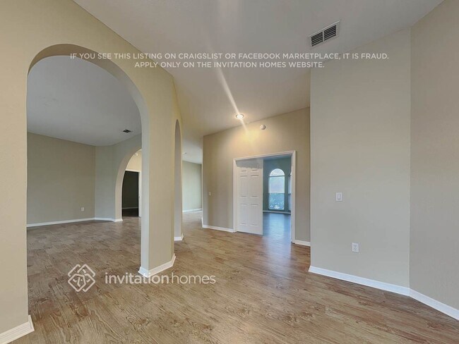 Building Photo - 2906 Aston Ave