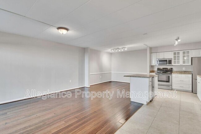 Foto del edificio - 1643 Kenwood Ave