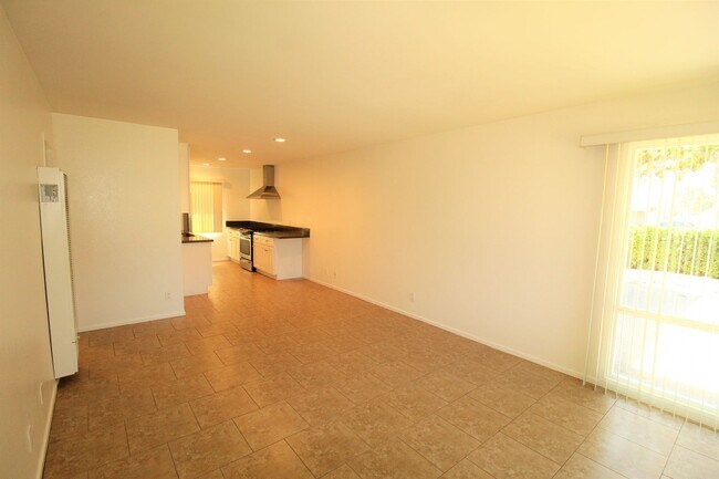 Building Photo - 3357po