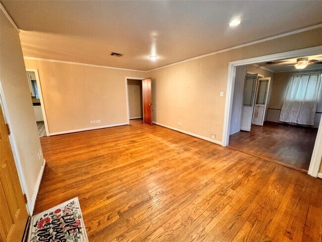 Building Photo - 5547 Aspen St