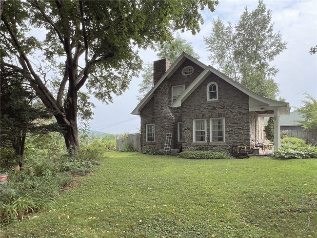 Building Photo - 7 Country Club Dr