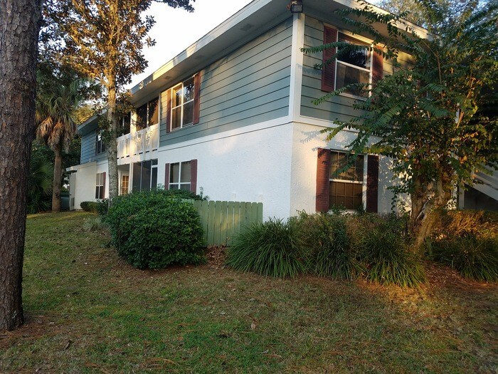 8212 Fairways Cir, Ocala, FL 34472 Room for Rent in Ocala, FL