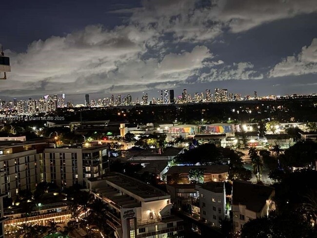 Foto del edificio - 2401 Collins Ave