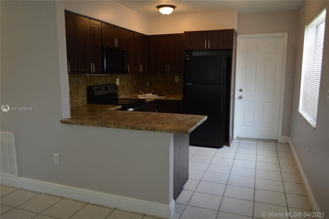 Building Photo - 6134 SW 40th Ct