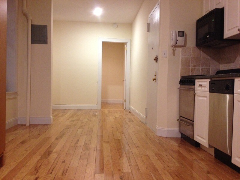 Primary Photo - 256 E 10th St