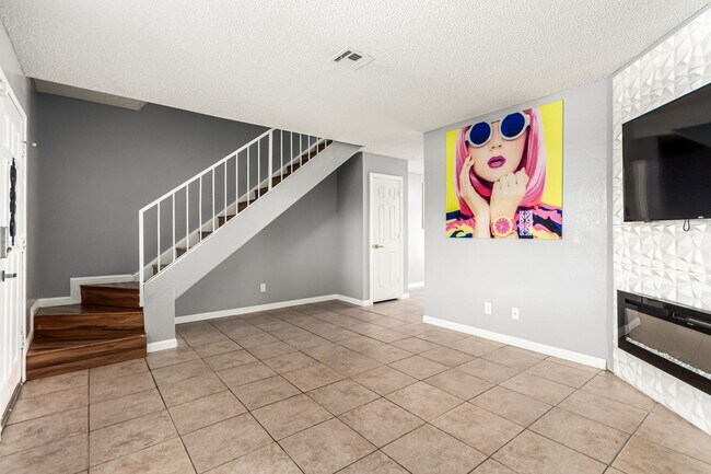 Building Photo - Remodeled 2 bedroom unit just minutes from...