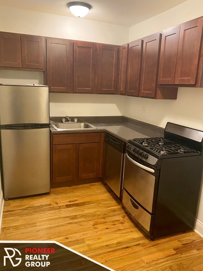 Foto del edificio - 546 W Wellington Ave