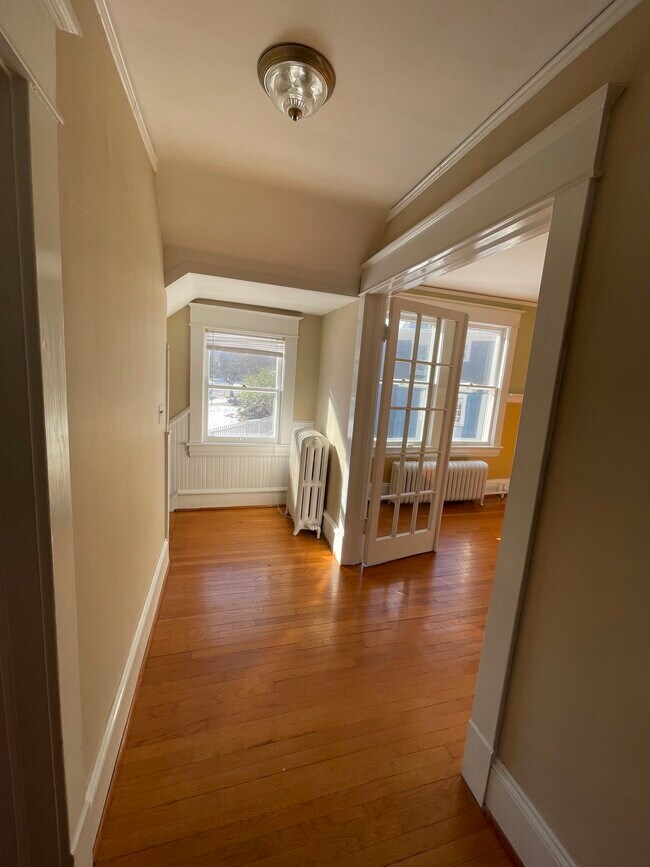 Building Photo - 405 King George Avenue Southwest, Unit B