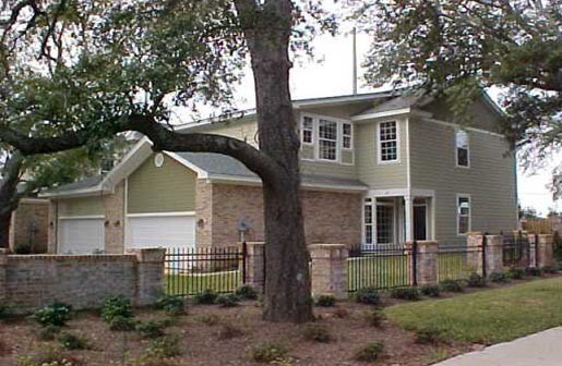 Building Photo - Newly Renovated 3 bedroom downtown Biloxi