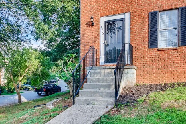 Building Photo - 1500 Shiloh Pl