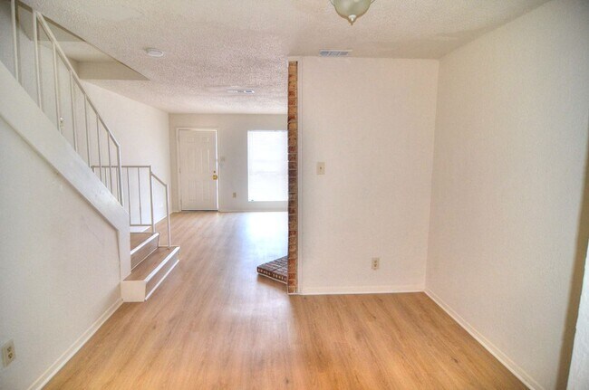 Foto del edificio - 9475 Olde Village Ct