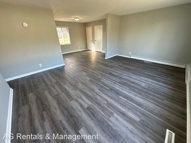 Building Photo - 4 br, 1 bath House - 5303 Riviera Dr
