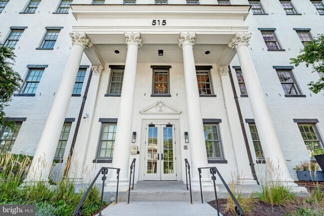 Foto del edificio - 515 N Washington St