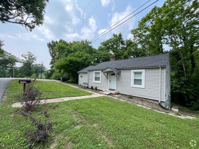 Building Photo - 2337 Morton Ln