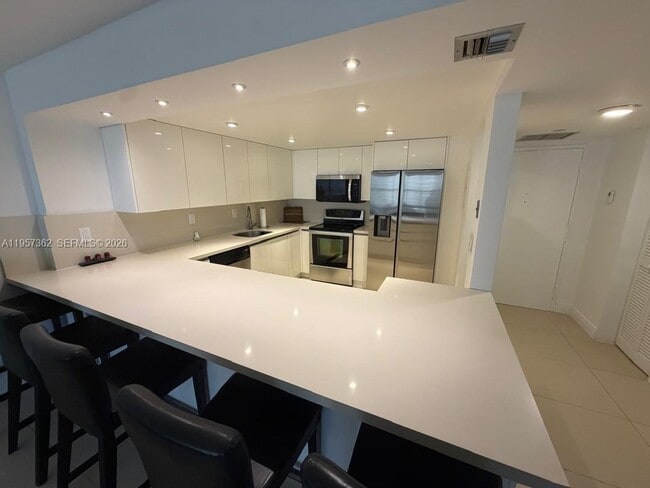 Building Photo - 1865 Brickell Ave