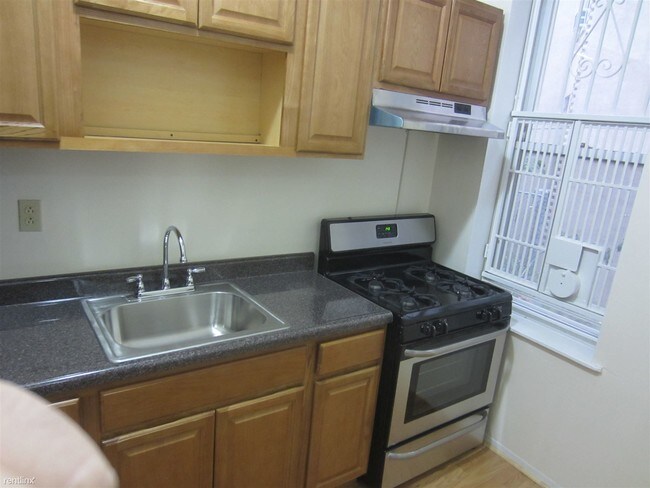 Foto del edificio - 221 Lewis Ave
