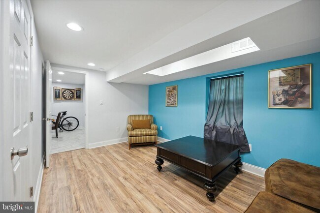 Foto del edificio - 663 Columbus St