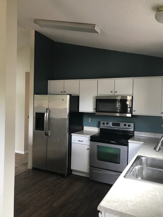 Building Photo - 5055 Victory Road