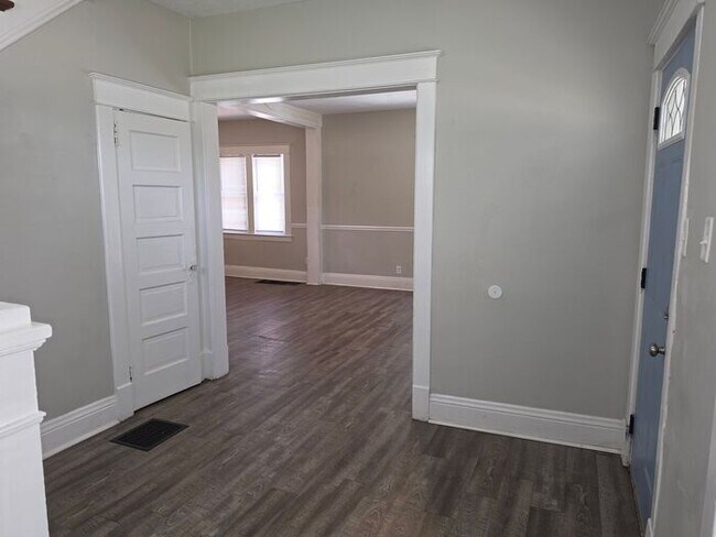 Building Photo - Three Bedroom Single Family home