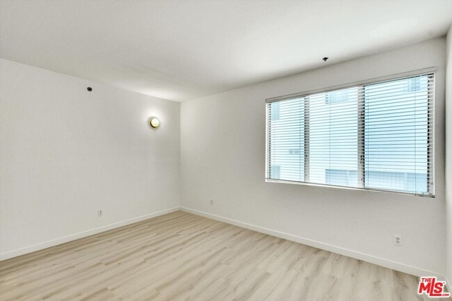 Foto del edificio - 11960 Iowa Ave