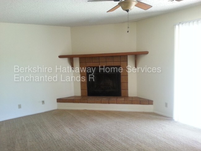 Foto del edificio - 601 Canoncito Dr