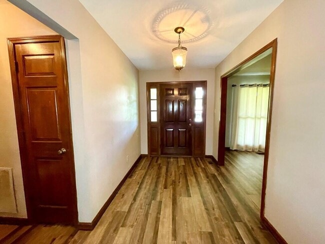 Building Photo - 205 Browning Pl