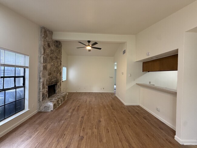 Foto del edificio - 2506 Howellwood Wy