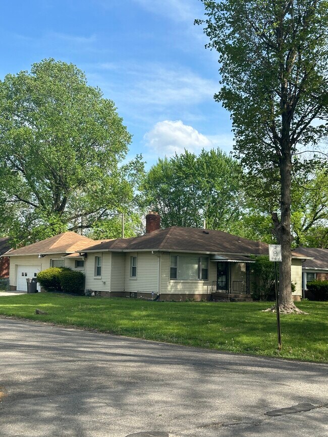 Building Photo - 4029 Forest Manor Ave