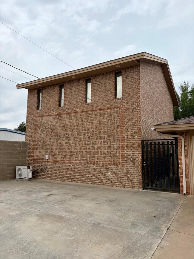 Building Photo - 4601 Redbud Ave