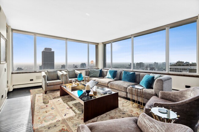 Foto del edificio - 1000 N Lake Shore Dr