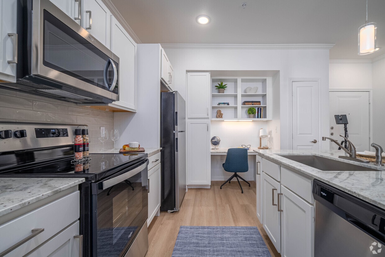 2BR, 2BA - 1.029SF - Caroline Lofts