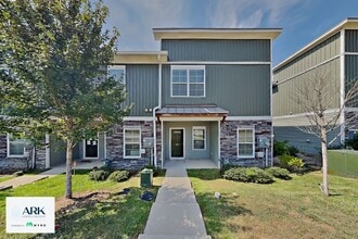 Building Photo - 308 High Grv Wy