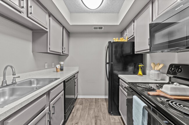 Foto del edificio - Trinity Village Apartments