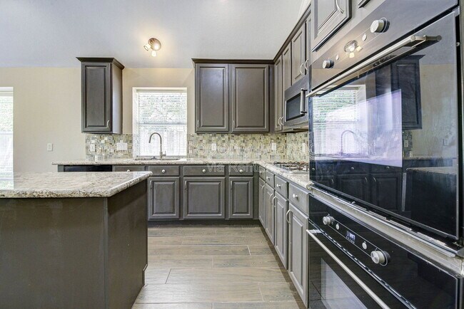 Foto del edificio - 14407 Jessica Falls Cir