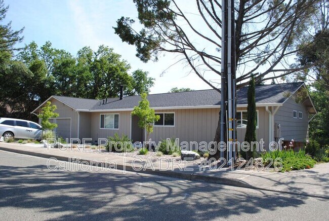 Building Photo - 921 St Francis Ct