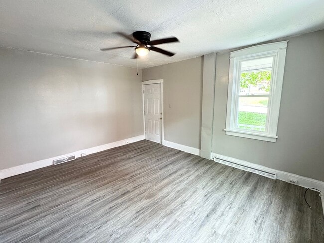 Building Photo - 2 Bedroom Semi-Detached Home