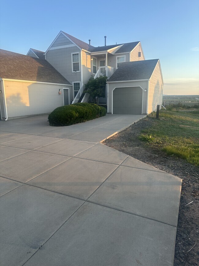 Foto del edificio - 2141 Sunridge Cir