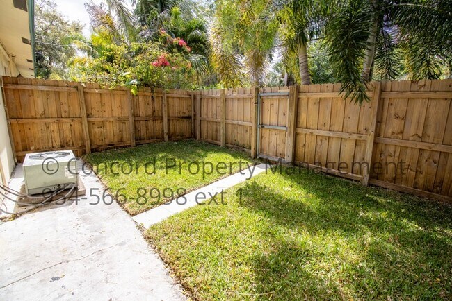 Foto del edificio - April FREE- Perfect for Large Pets 2/1 wit...