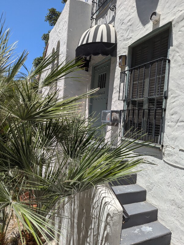 Building Photo - 2040 Argyle Ave