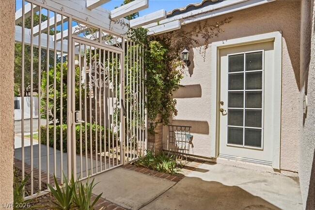 Foto del edificio - 2870 Deerwood Ct