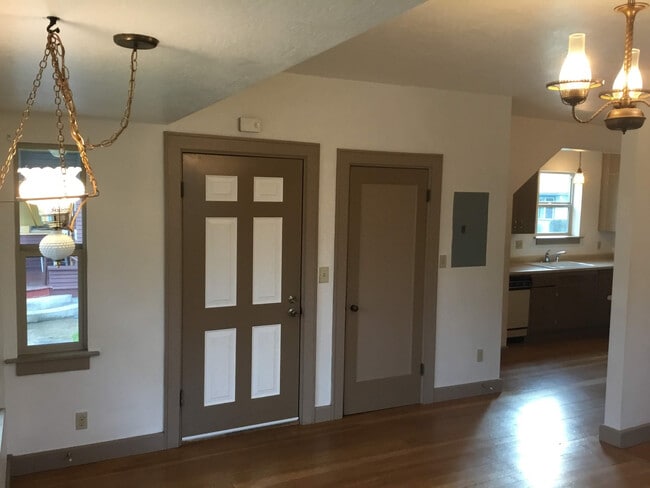 Building Photo - 3 Bedroom Duplex in Whiteaker Neighborhood